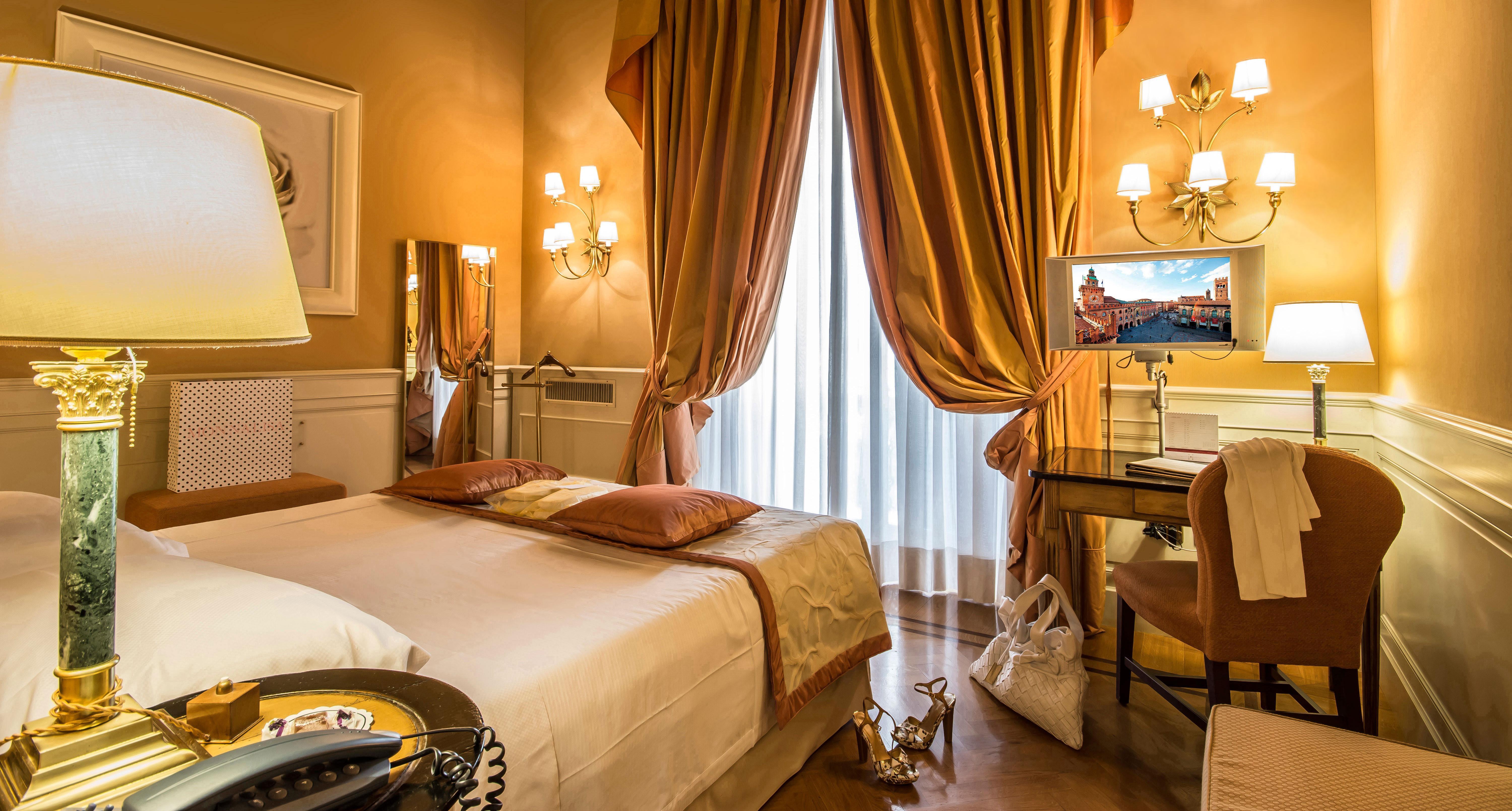 Hotel Corona D'Oro 1890 Bologna Exteriör bild