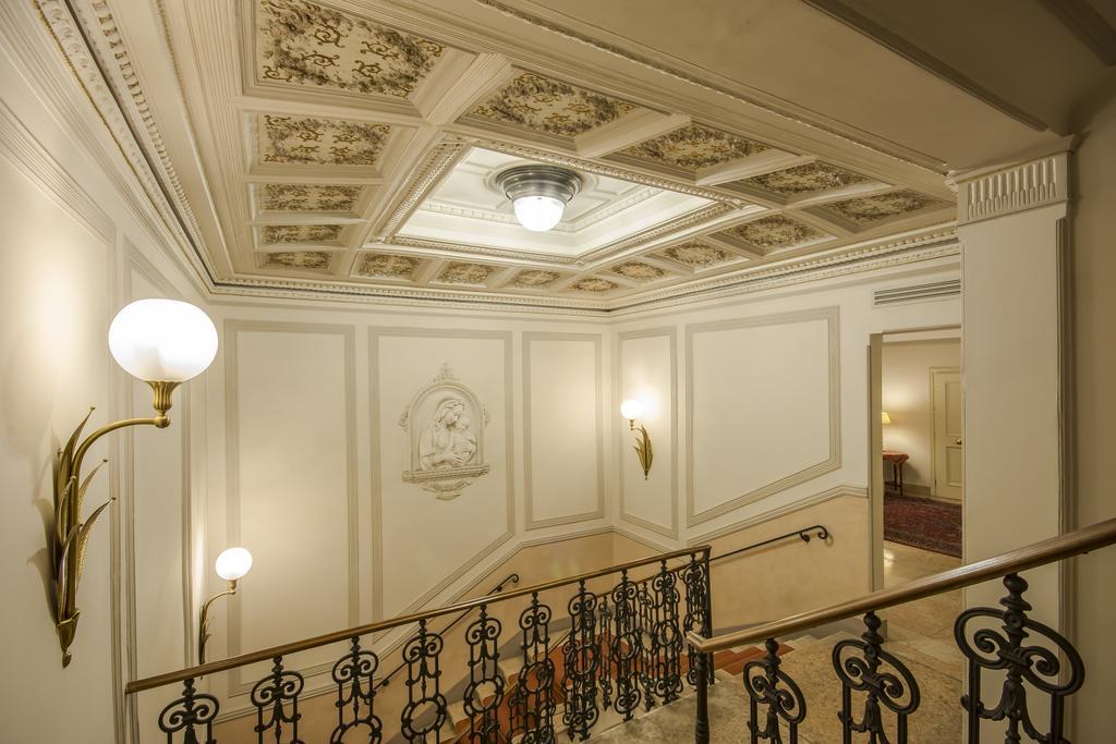 Hotel Corona D'Oro 1890 Bologna Exteriör bild